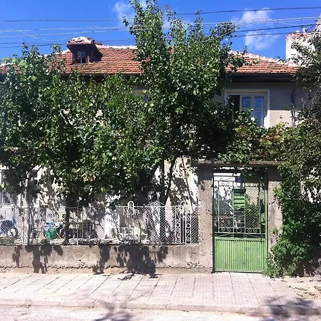 Nadezhda בית הארחה *