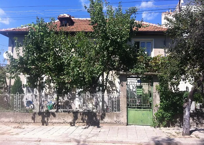 Nadezhda בית הארחה *